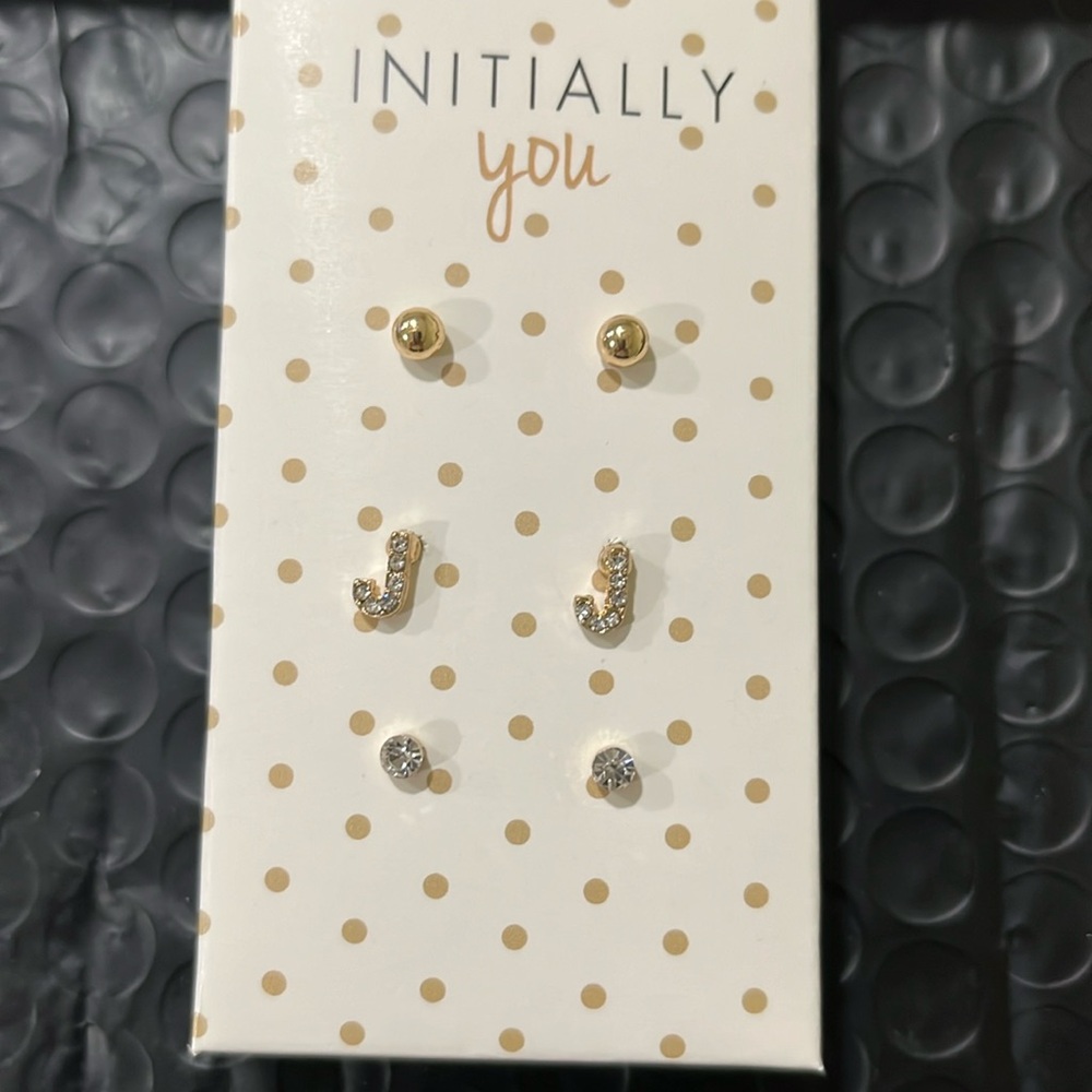 Gold color Jay initial earring